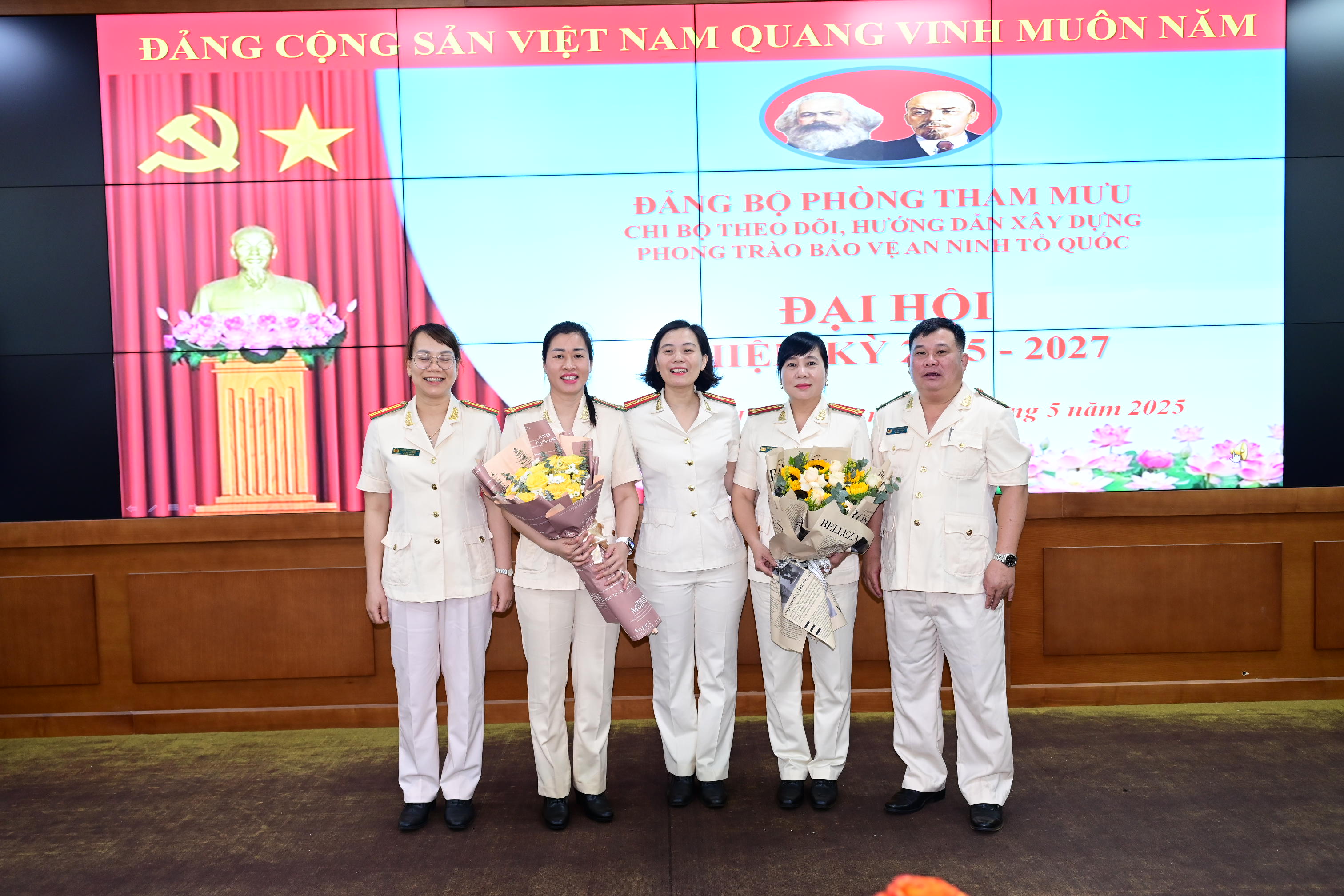 Chi bộ Đội 8, Đảng bộ Phòng Tham mưu CATP: Phấn đấu giữ vững danh hiệu “Chi bộ hoàn thành xuất sắc nhiệm vụ”